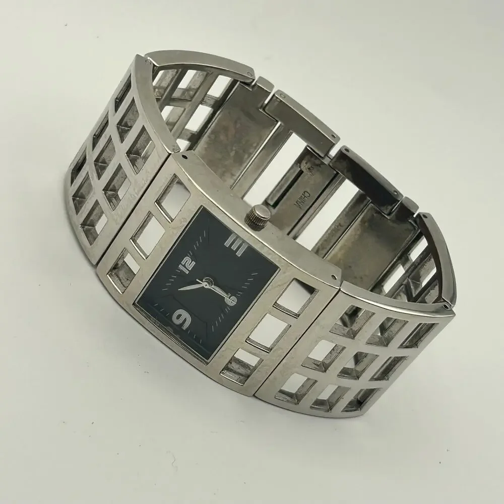 Women’s Silver-tone Black Dial Women’s Fashion Watch Working New Battery